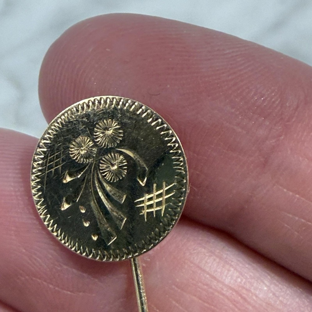 14k Yellow Gold Engraved Floral Flower Stick Pin Yugoslavia 1.5 gr Vintage - Picture 2 of 8